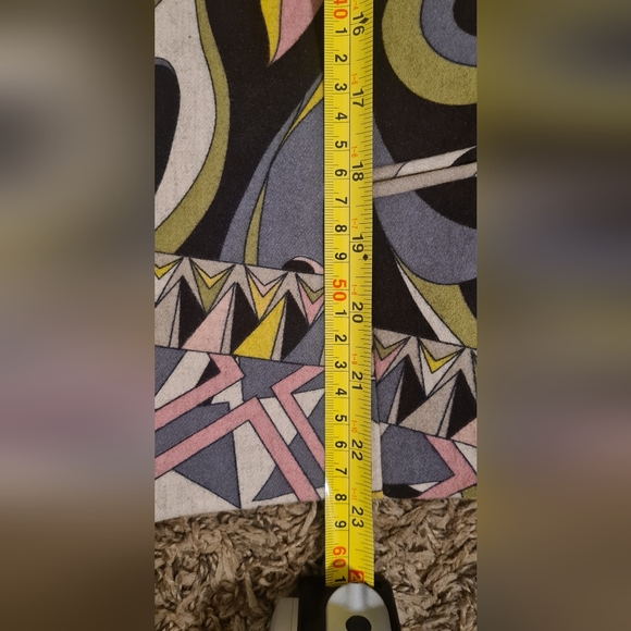 Carlisle Wool Blazer in Good Condition. - Picture 9 of 10